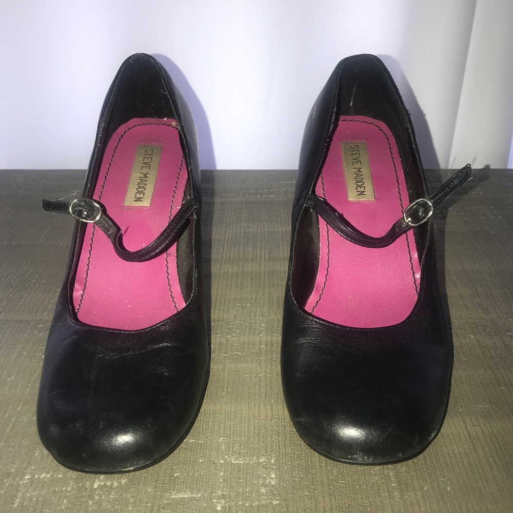 Steve Madden Black Mary Jane w/ Front Buckle Pump